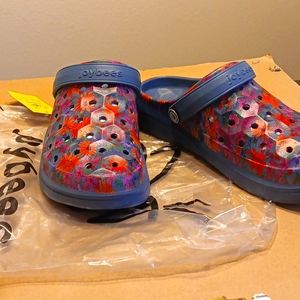 SALE SPRING GARDEN CLOGS Joy Bees Varsity Clogs NEW
